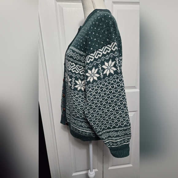 Vintage 1990s Y2K Northern Reflections green/white snowflake button-up sweater - Picture 9 of 10